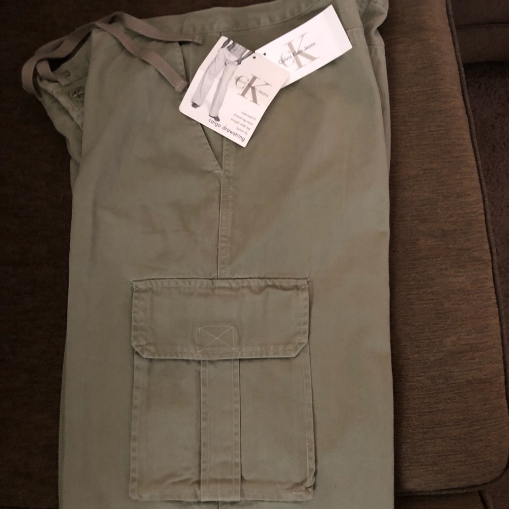 CALVIN KLEIN WIDE LEG CARGO JEANS